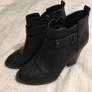 Black booties with heel
